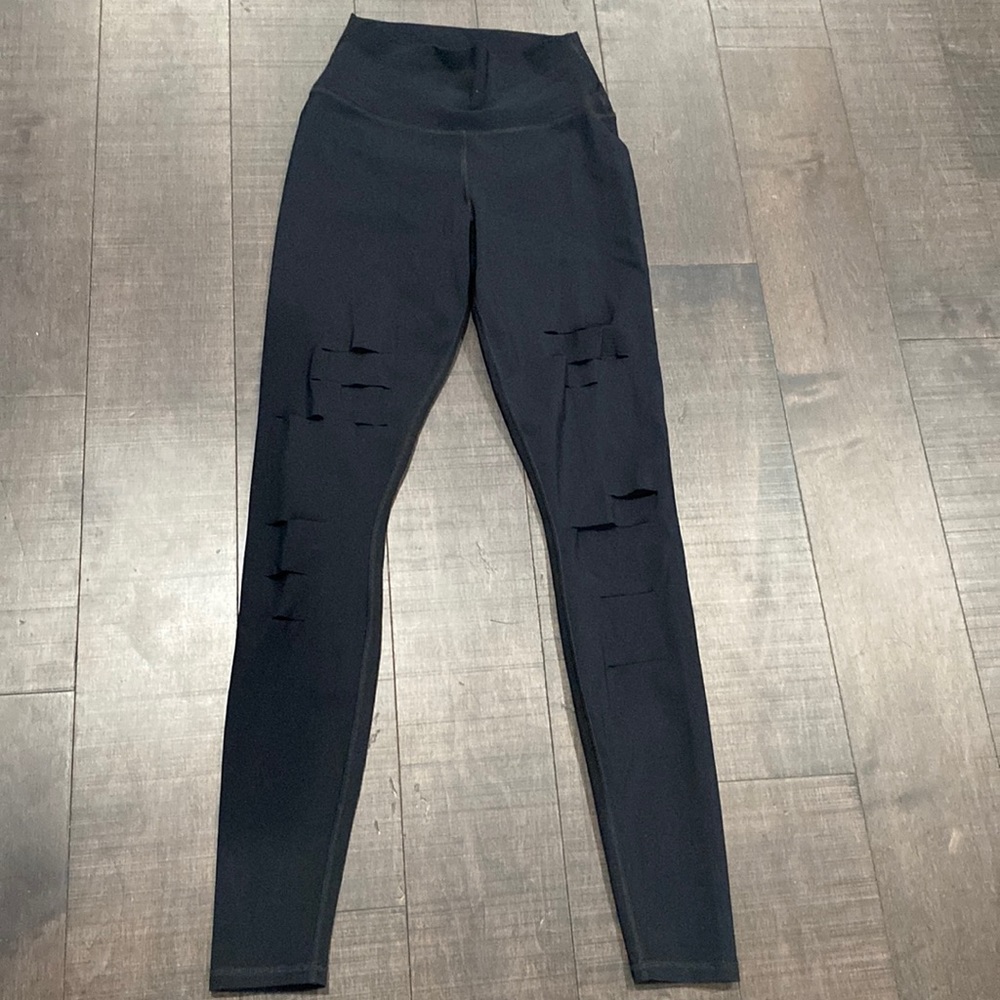 Alo High-Waist Ripped Warrior Legging size XS